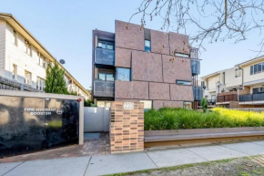 GREAT LOCATION, 2 Queen Bed, Close to Chapel St